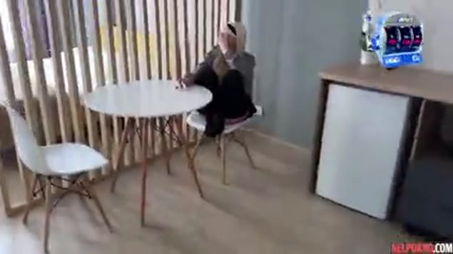 Ragazza bionda in leggings vuole un sesso tra amici