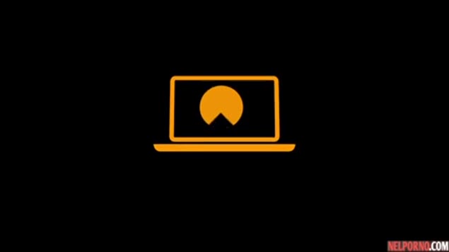 Il ragazzo tocca il gran culo dell'amica e subito vuole scopare