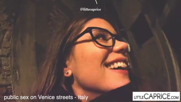 Ha usato la tecnica del pickup e ha convinto una sconosciuta a fare sesso in pubblico